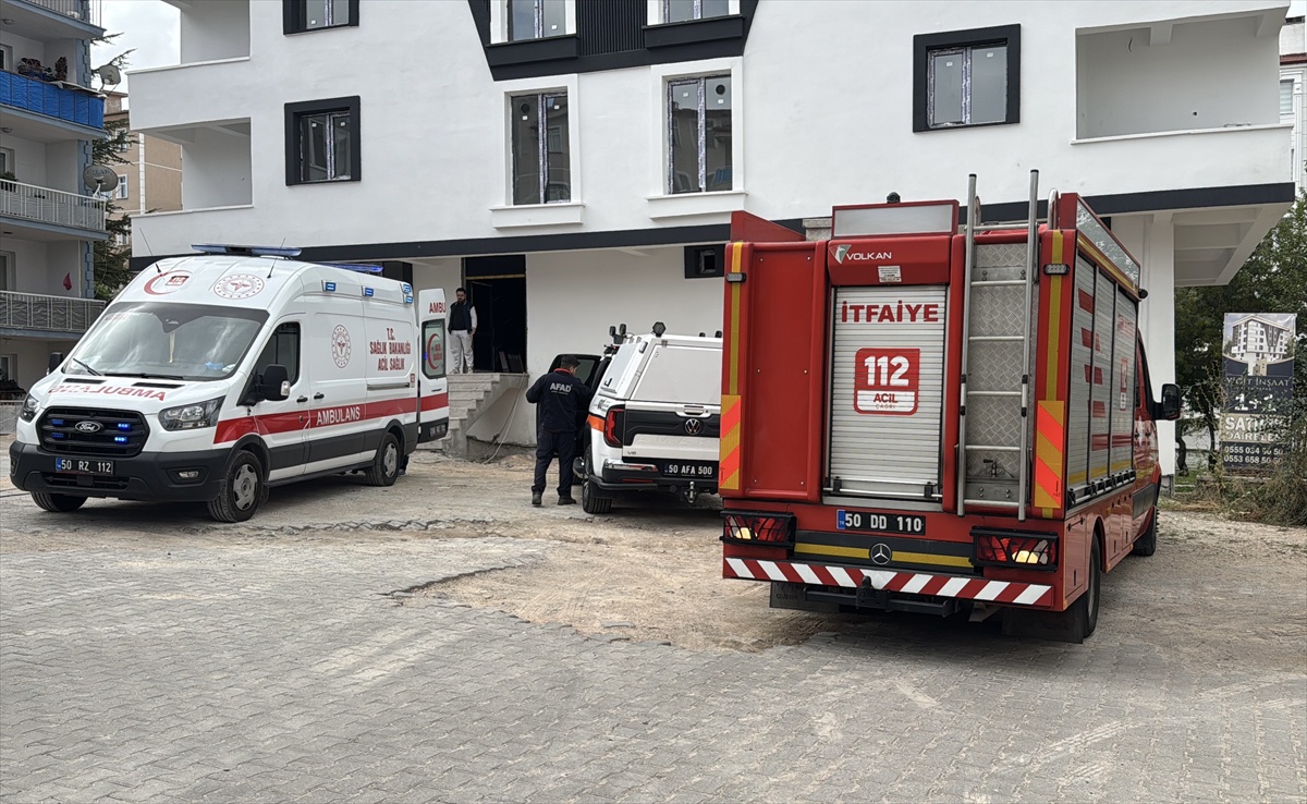 Nevşehir'de inşaattaki asansör boşluğuna düşen 2 işçi hastaneye kaldırıldı