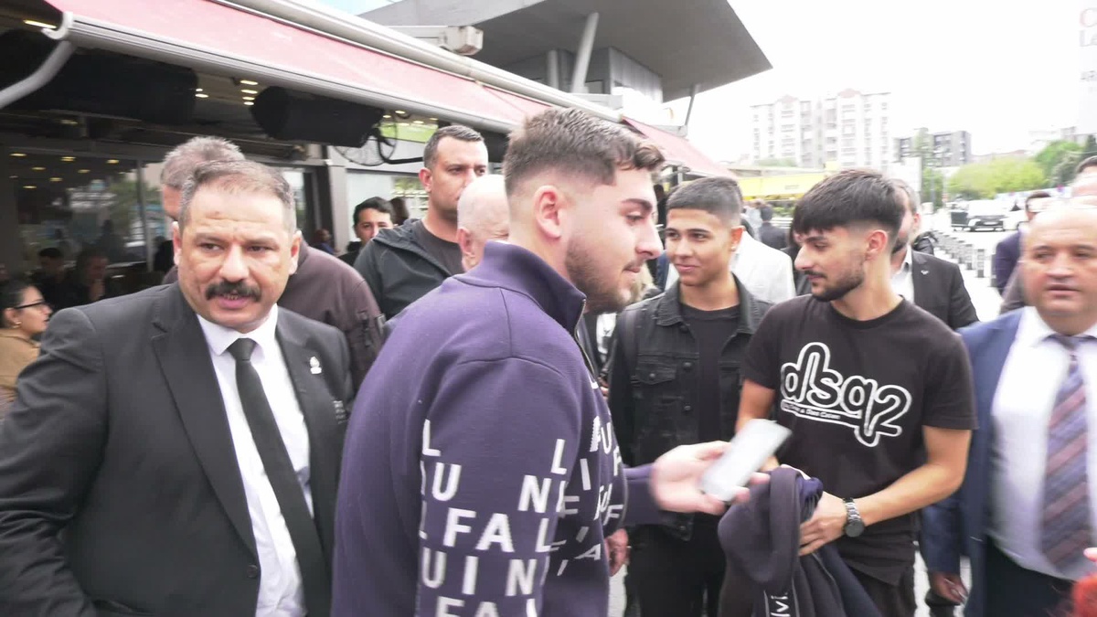 Özdağ, gençlerin yurt dışına gitme nedenini adaletsizliğe isyan olarak gördü