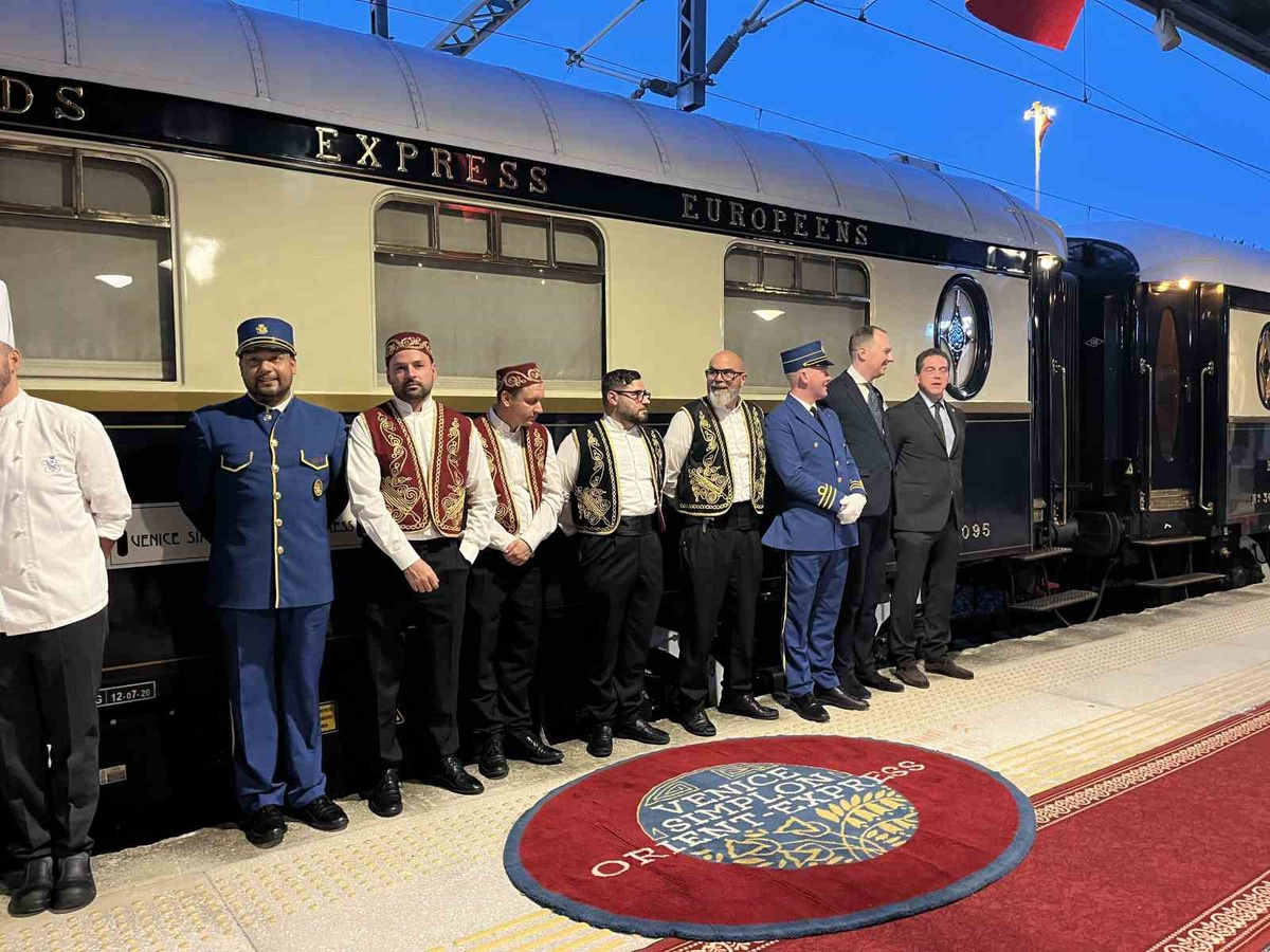 Agatha Christie'nin romanına ilham veren Orient Express İstanbul'da! 5 günlük yolculuk Bakırköy'de sona erdi