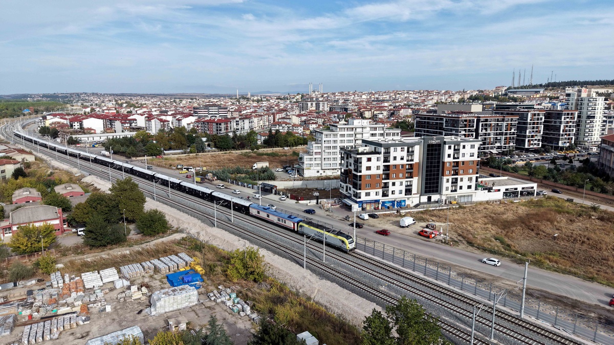 Paris'ten yola çıkan Orient Express, 70 yolcusuyla Edirne'ye vardı