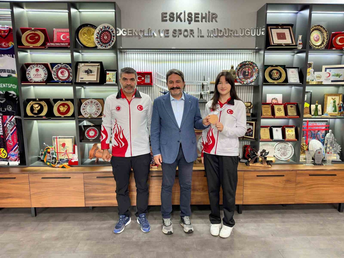 Rabia Şafak, Gençler Dünya Kick Boks Şampiyonası'nda 65 kiloda dünya üçüncüsü oldu