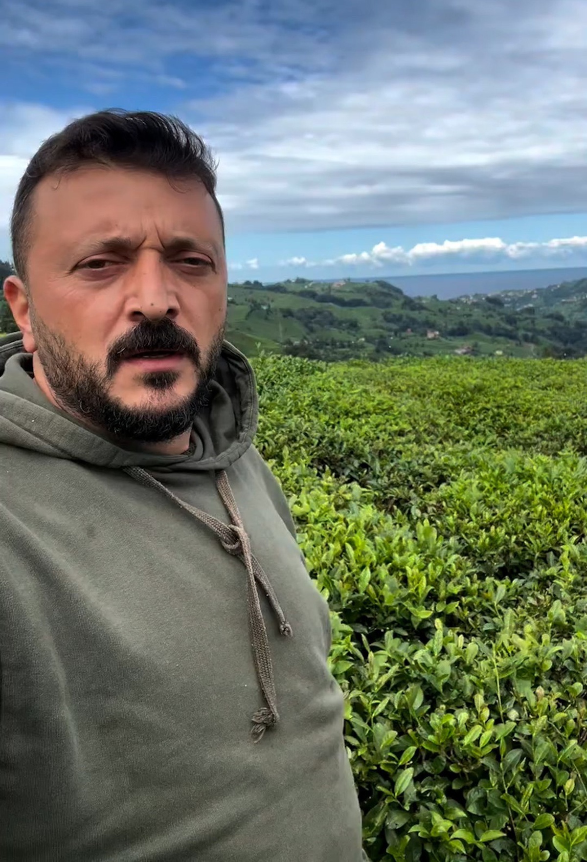 Rize'de çay üreticisi, 10 gün güneş açarsa 11. gün oruç tutacağı adağıyla dua etti