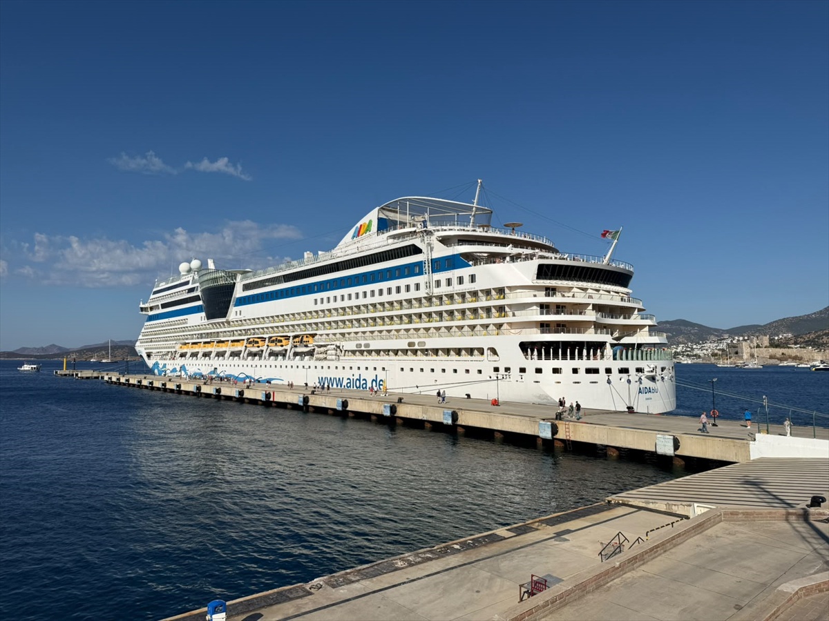 Rodos'tan gelen AIDAblu, Muğla Bodrum Limanı'na 2 bin 243 turist getirdi