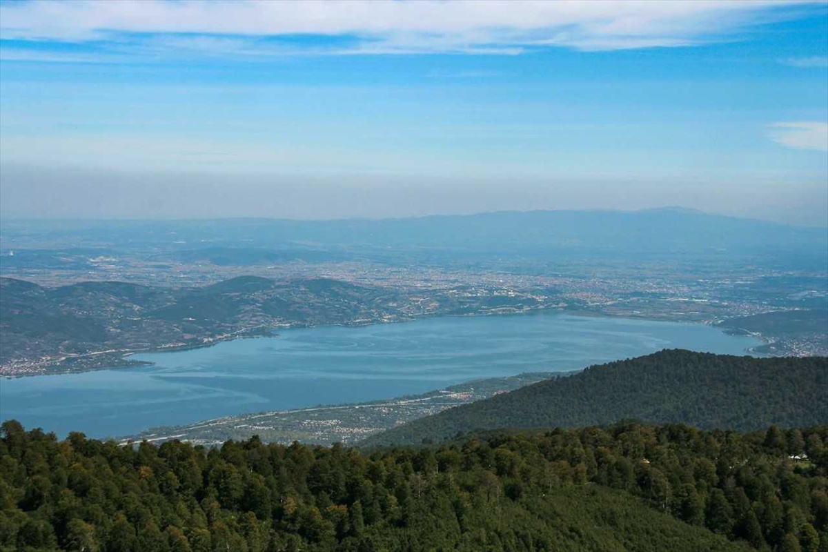 Sakarya'da kuvvetli yağış Sapanca Gölü'nün su seviyesini 30 santimetre artırdı