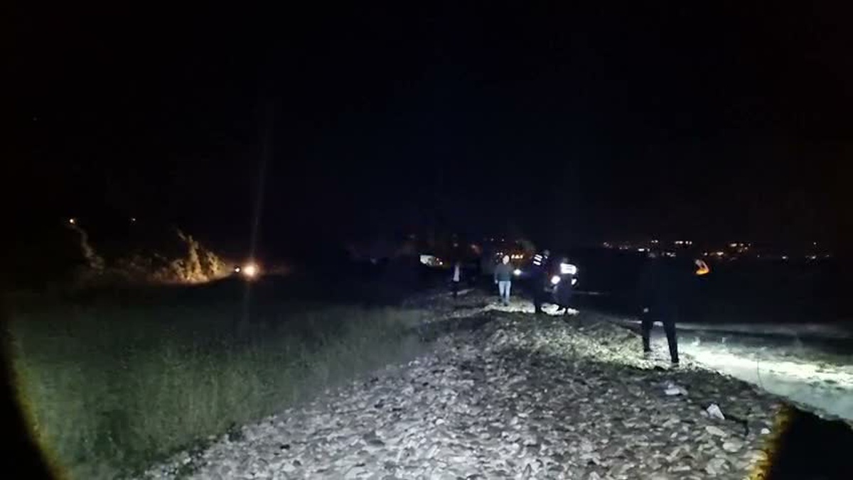 Sinop'ta alabora olan teknede bir polis memuru hayatını kaybetti, diğeri aranıyor