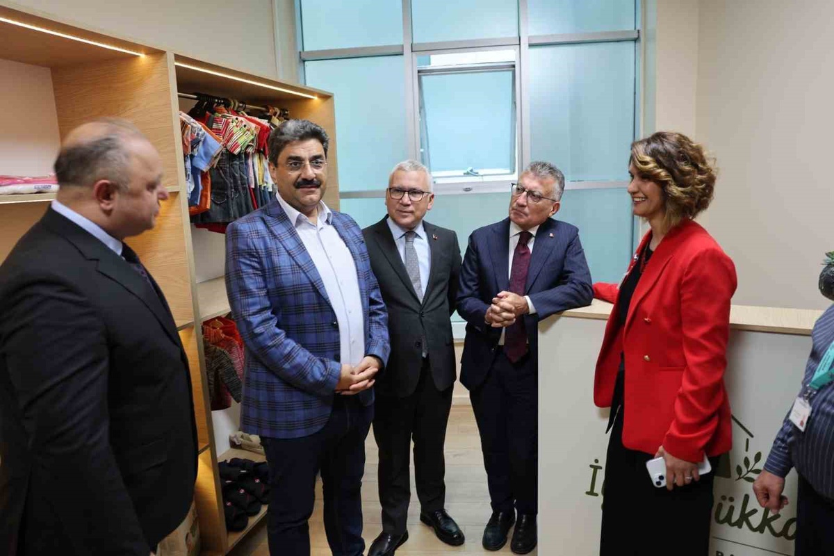 Sivas Numune Hastanesi'nde İyilik Dükkanı hastalara ücretsiz hizmete başladı