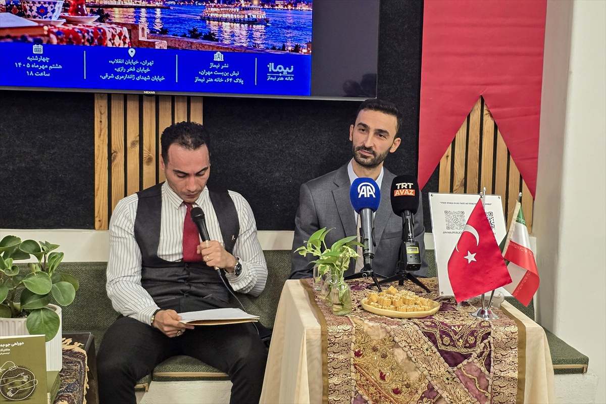 Tahran'da Türk Edebiyatı Gecesi'nde Farsça'ya çevrilen eserler tanıtıldı