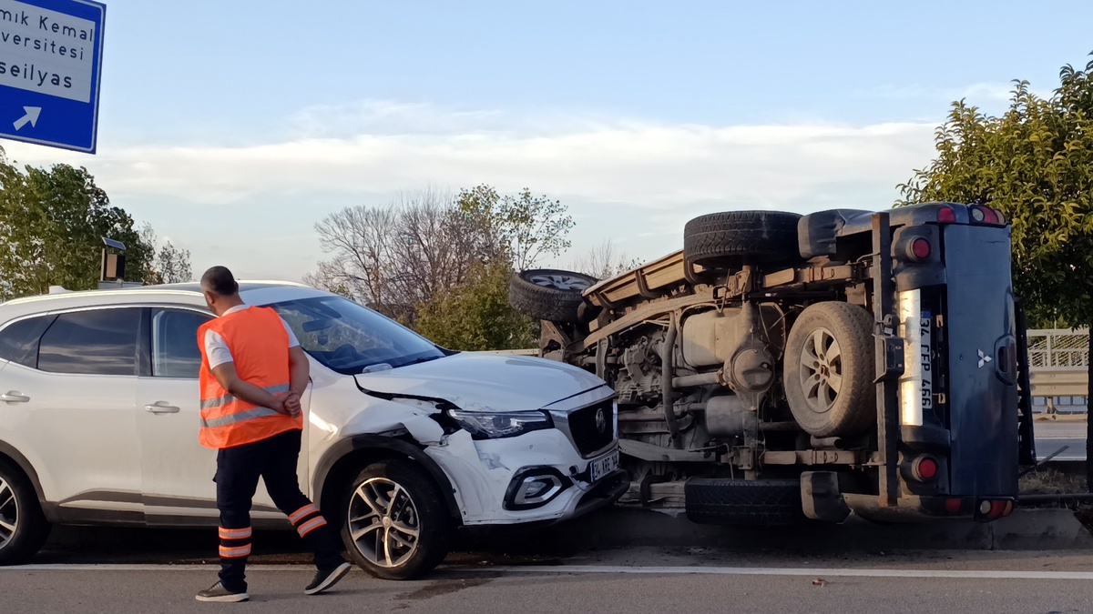 Tekirdağ'da çocuklu otomobili kaçıran E.G., yayaya ve 2 araca çarpıp 3 kişiyi yaraladı