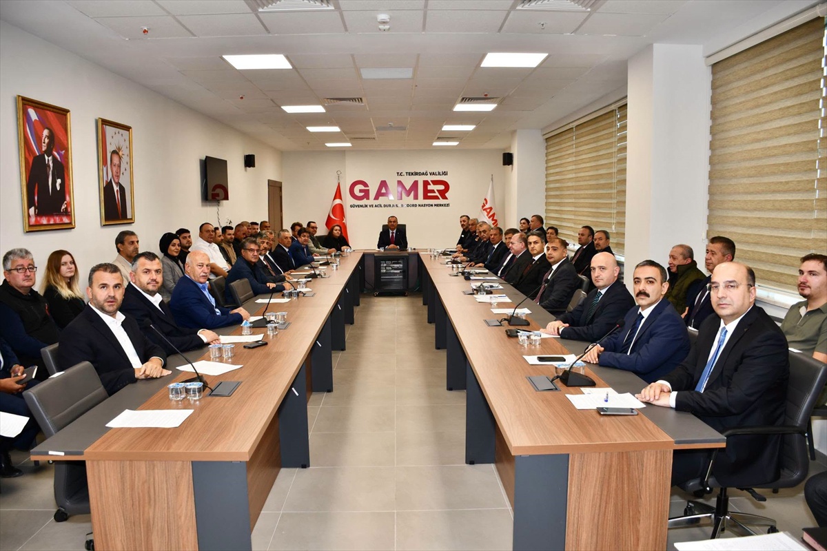 Tekirdağ'da sahipsiz hayvan çalışmaları Vali Soytürk başkanlığında değerlendirildi
