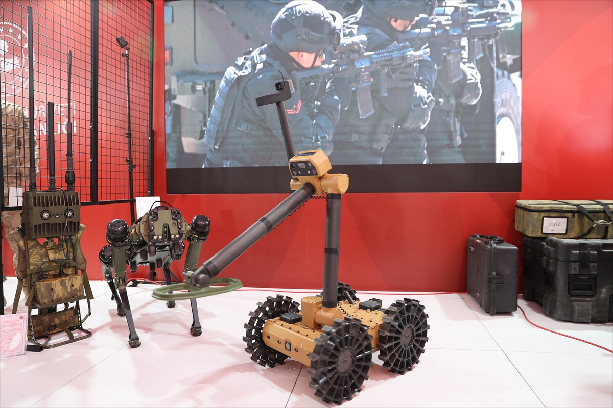 TEKNOFEST Güneydoğu'da Jandarmanın mayın temizleme aracı ve robotu sergileniyor