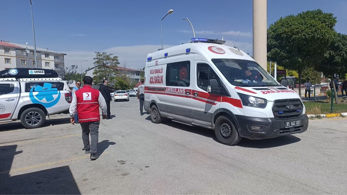Van Muradiye Devlet Hastanesi'nde AFAD ve Kızılay tatbikatta koordinasyonu test etti