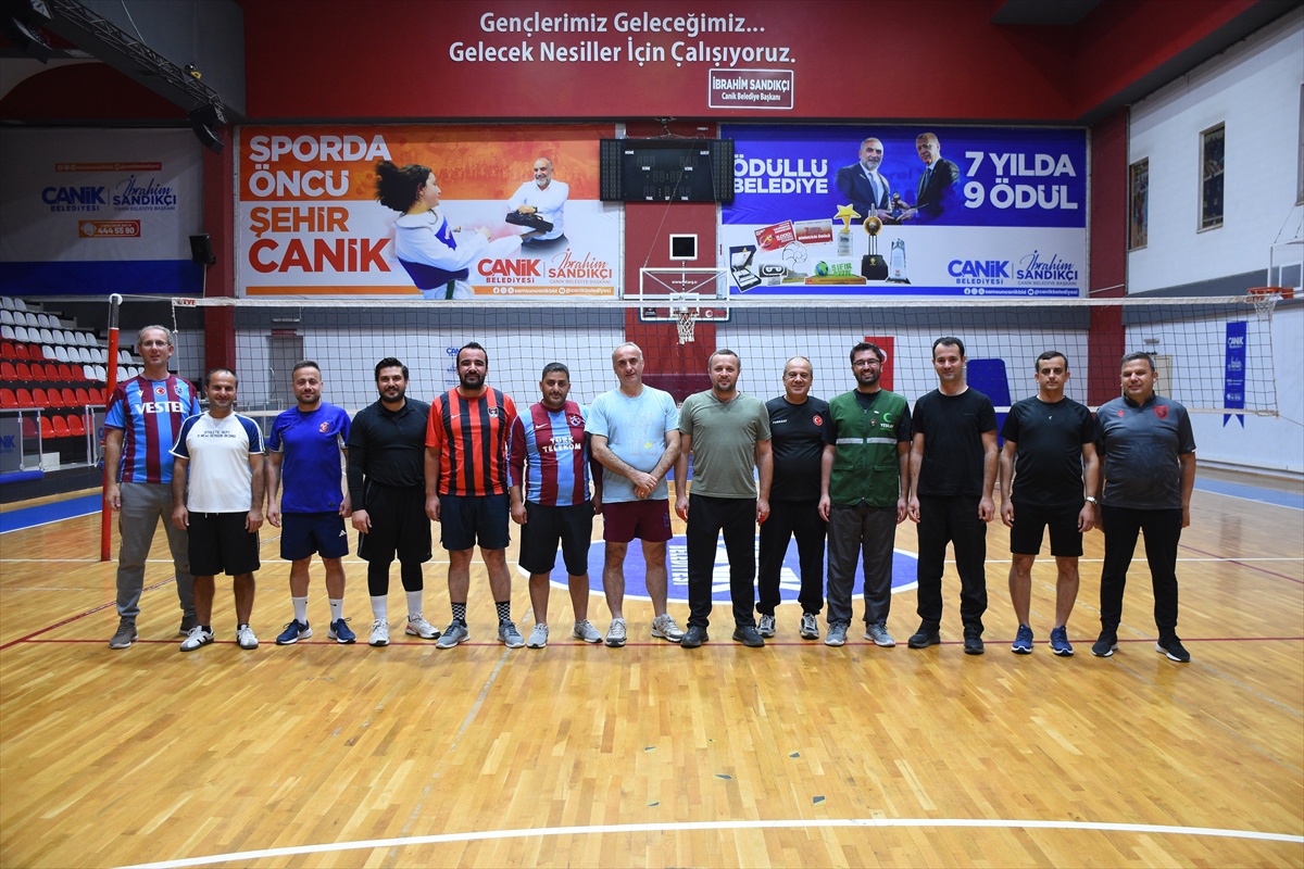 Yeşilay Samsun, kurum müdürleriyle bağımlılığa dikkati voleybol maçıyla çekti