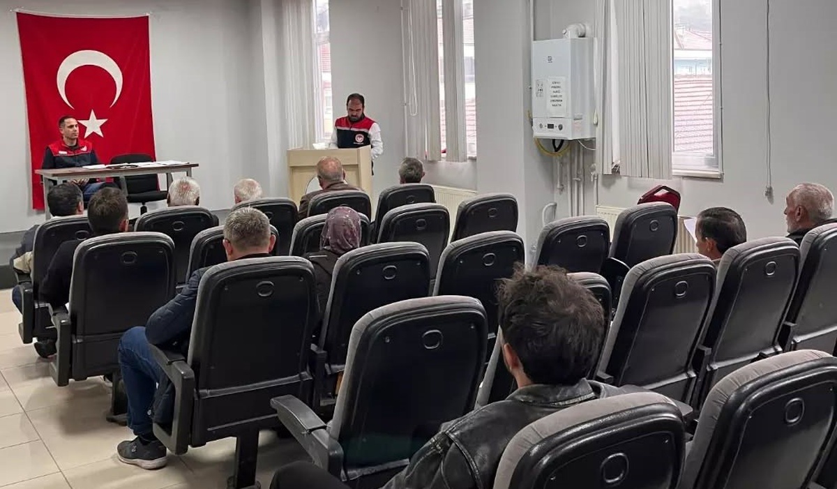 Yığılca'da kanatlı yetiştiricilerine Tarım Bakanlığı yönetmelikleri anlatıldı