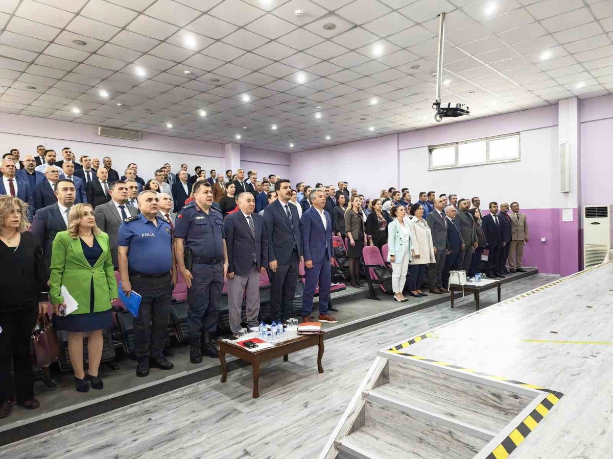 Yunusemre Kaymakamı Cantürk başkanlığında okul güvenliği toplantısı yapıldı