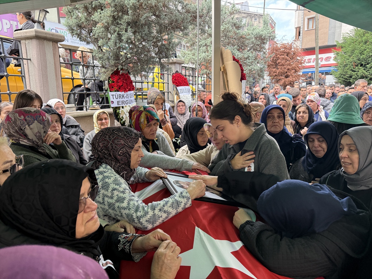 Zonguldak'ta kömür silosuna düşen TTK madencisi son yolculuğuna uğurlandı