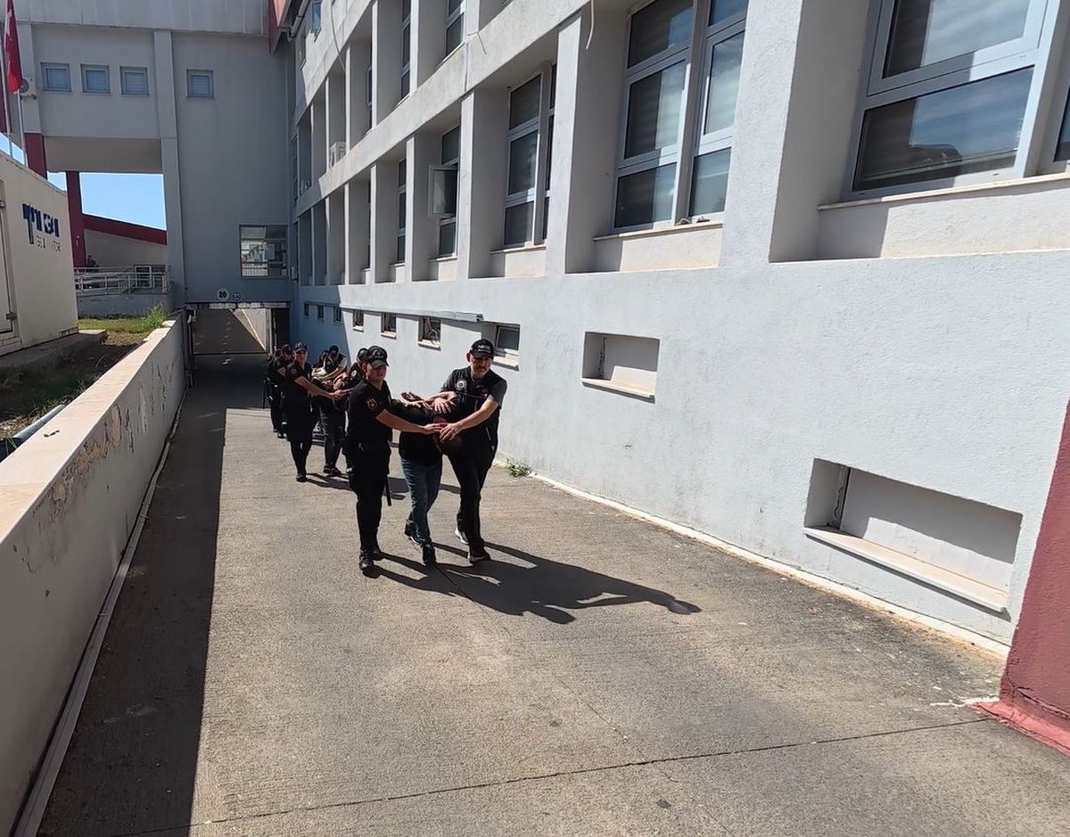 Adana'da narkotik operasyonunda 100 kilo esrar bulundu, 3 şüpheli tutuklandı