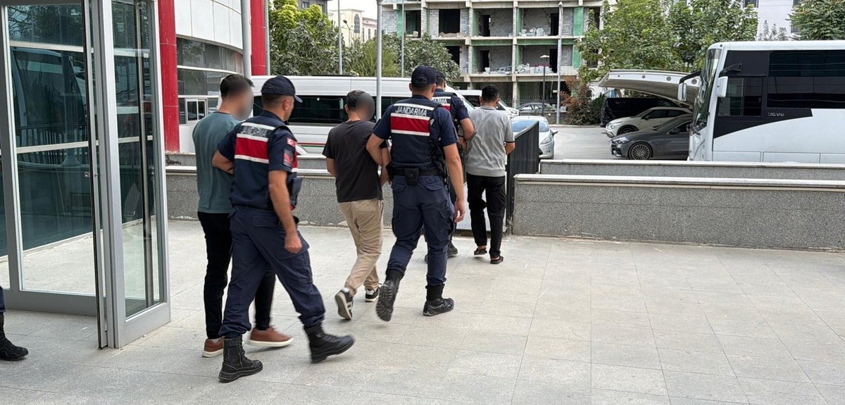 Adıyaman'da DEAŞ operasyonunda Irak uyruklu 5 şüpheli cezaevine sevk edildi