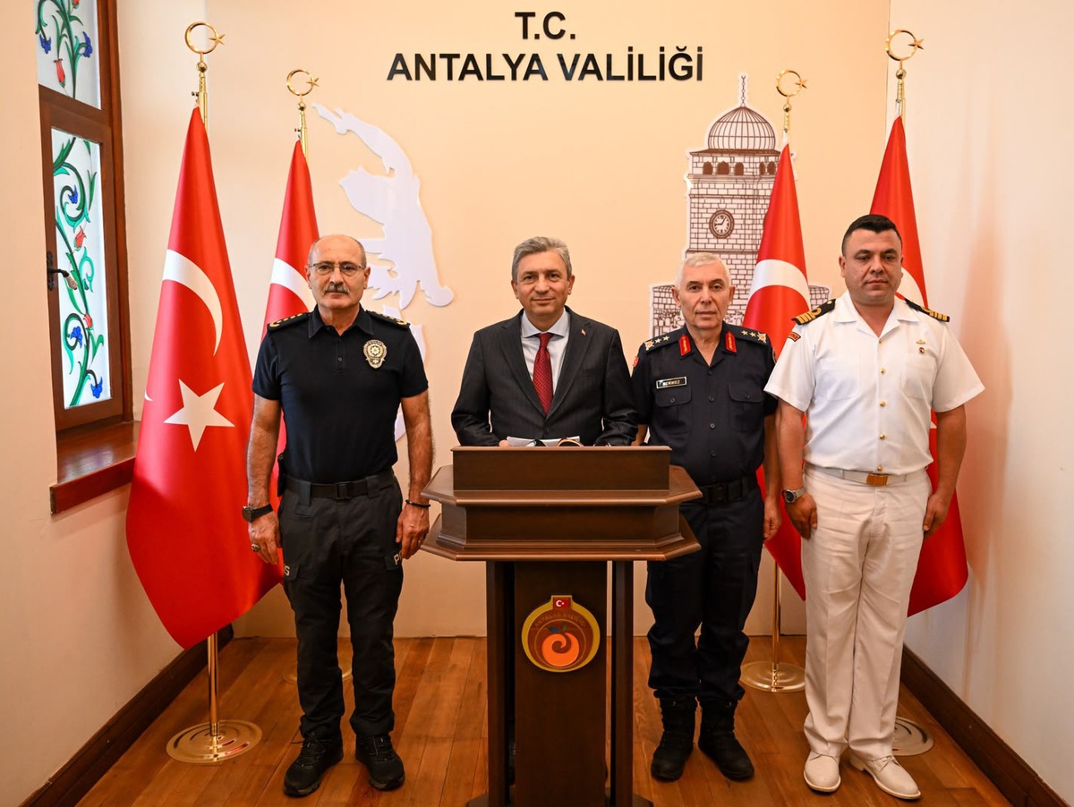 Antalya Valisi Şahin, eylülde 4 bin 424 aranan kişinin yakalandığını açıkladı