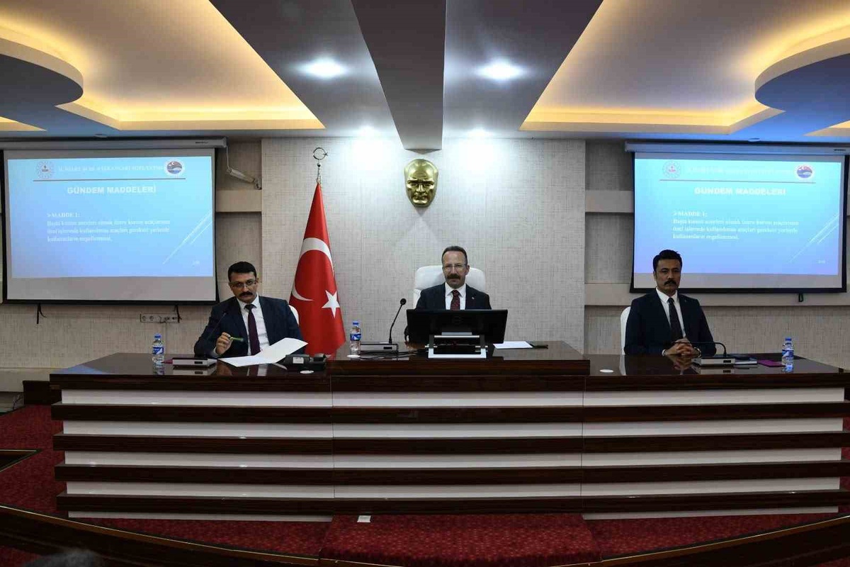 Ardahan'da şube başkanları kamu araçlarının özel işlerde kullanılmamasını görüştü