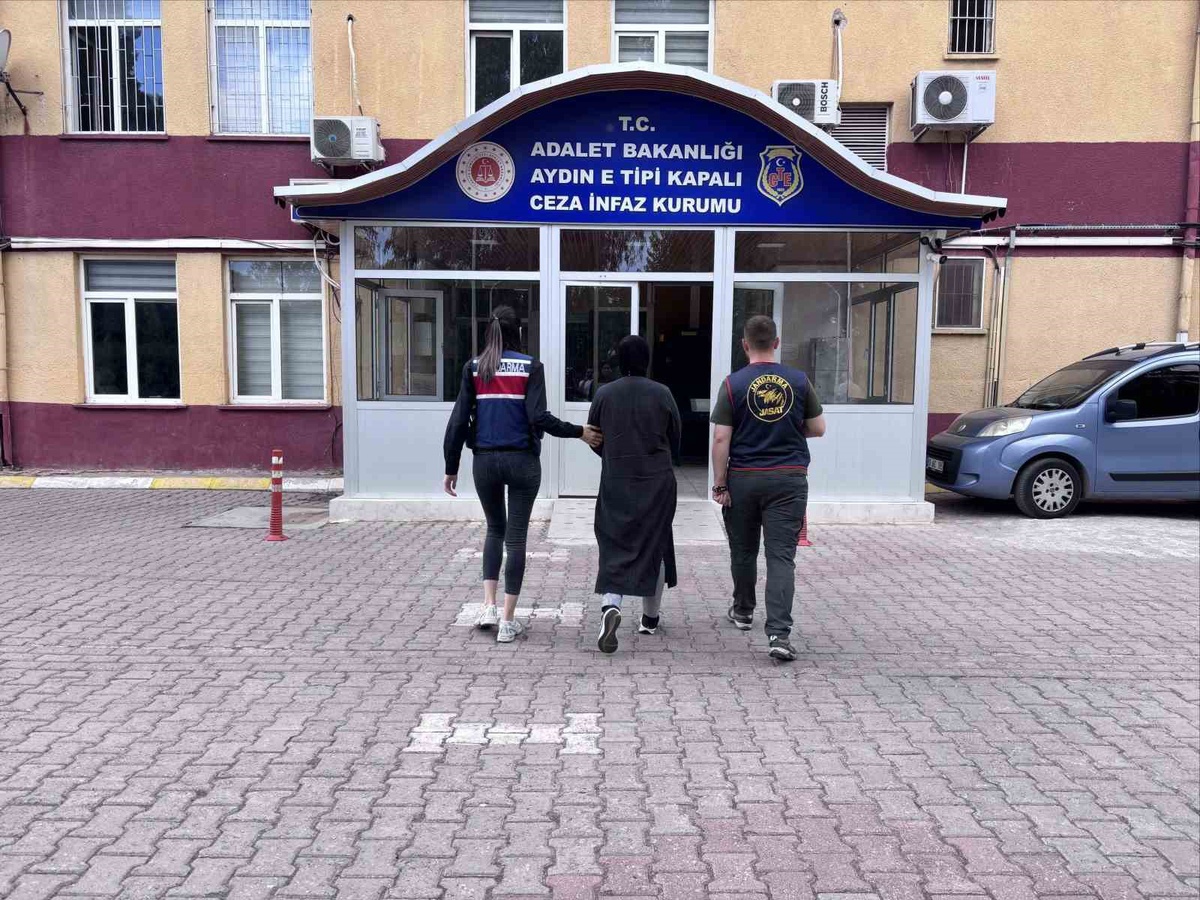 Aydın'da hapis cezasıyla aranan 2 şahıs jandarma ekiplerince yakalandı