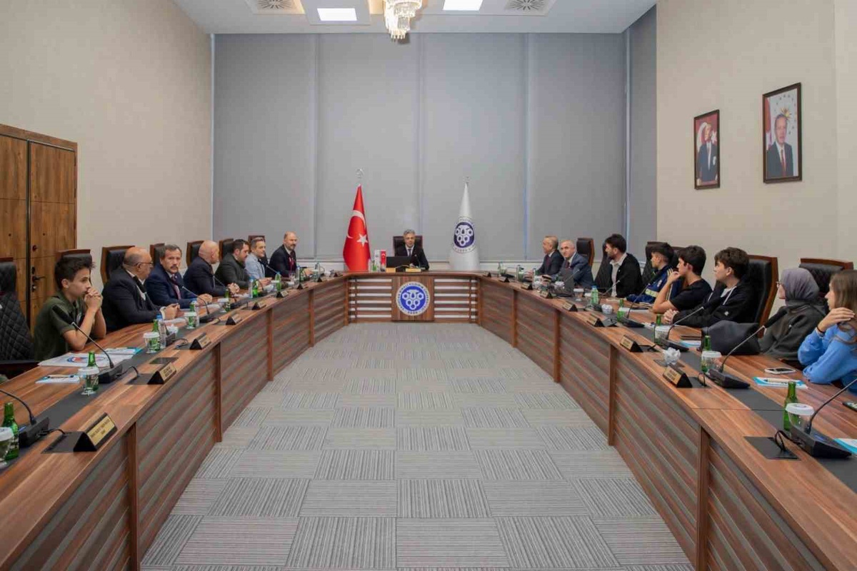 Bahçelievler İlçe Milli Eğitim Müdürü, 'Bizim Gök Kubbemiz' için EBYÜ’yü ziyaret etti
