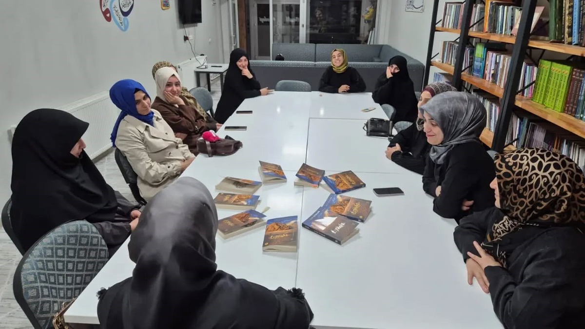 Bayburt Müftülüğü bünyesinde kadınlara kitap tahlili programı düzenlendi.