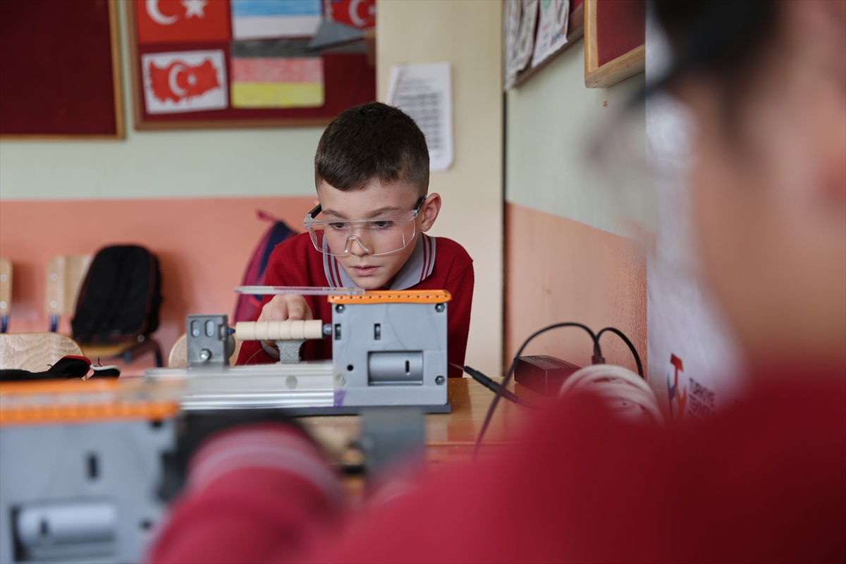 Bayburt'ta köy okulundaki 71 öğrenci yapay zeka ve robotik kodlama eğitimi aldı