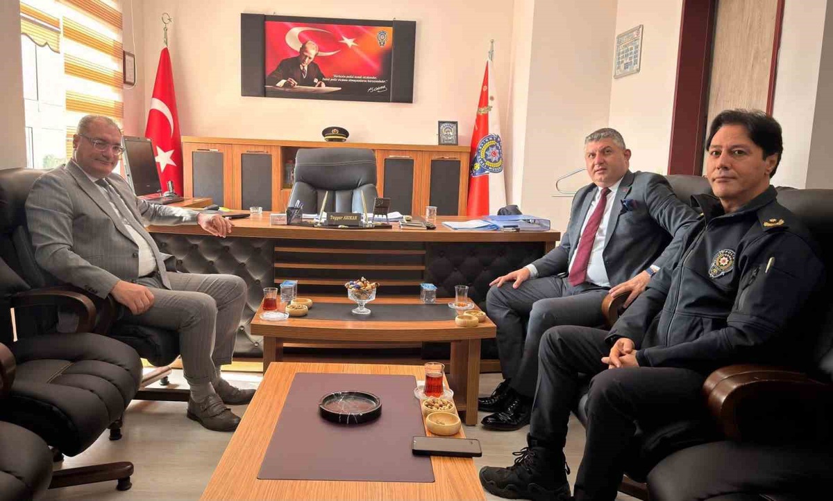 Bolvadin Kaymakamı, Balıkesir'e tayini çıkan Emniyet Müdürü Arıkan'ı ziyaret etti