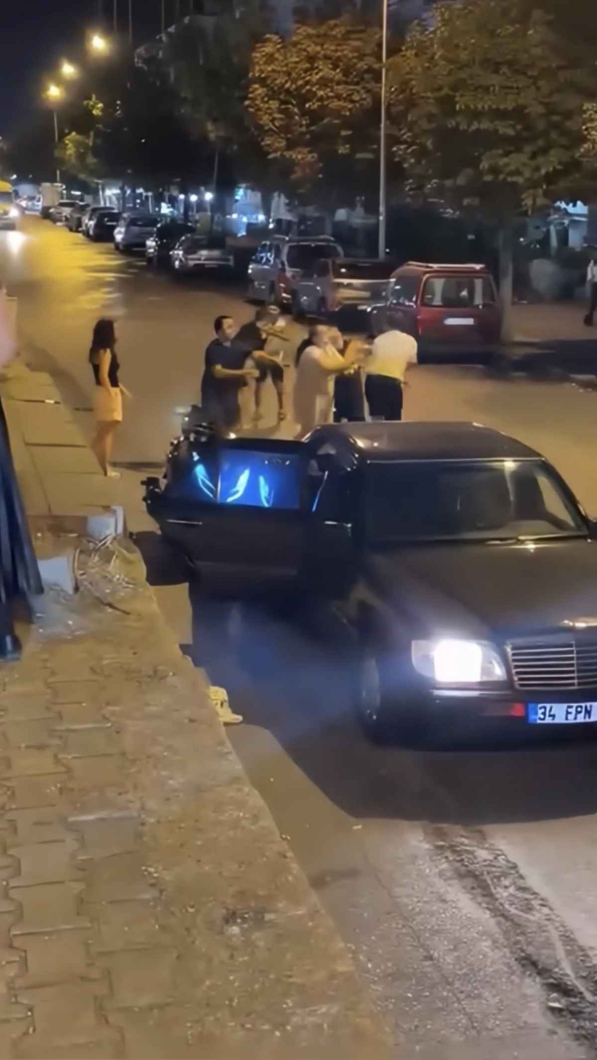Büyükçekmece'de motosiklet sürücüsü küfür ettiği kadının eşiyle tekme yumruk kavga etti