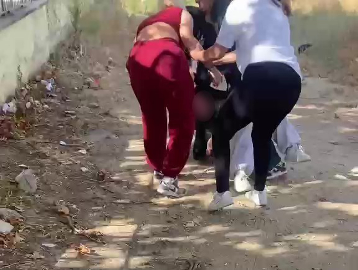 Denizli Buldan'da akran zorbalığıyla suçlanan üç liseli kız gözaltına alındı