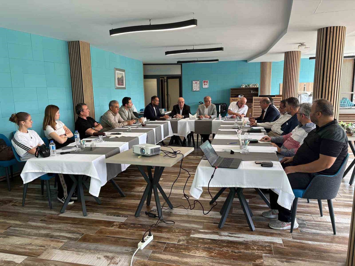 Denizli’de TÜRFAD çalıştayı amatör futbolun sorunlarını masaya yatırdı