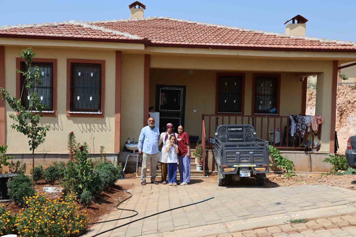 Depremzede Orhan Akkurt, Dulkadiroğlu’ndaki 34 köy evinden birine yerleşti