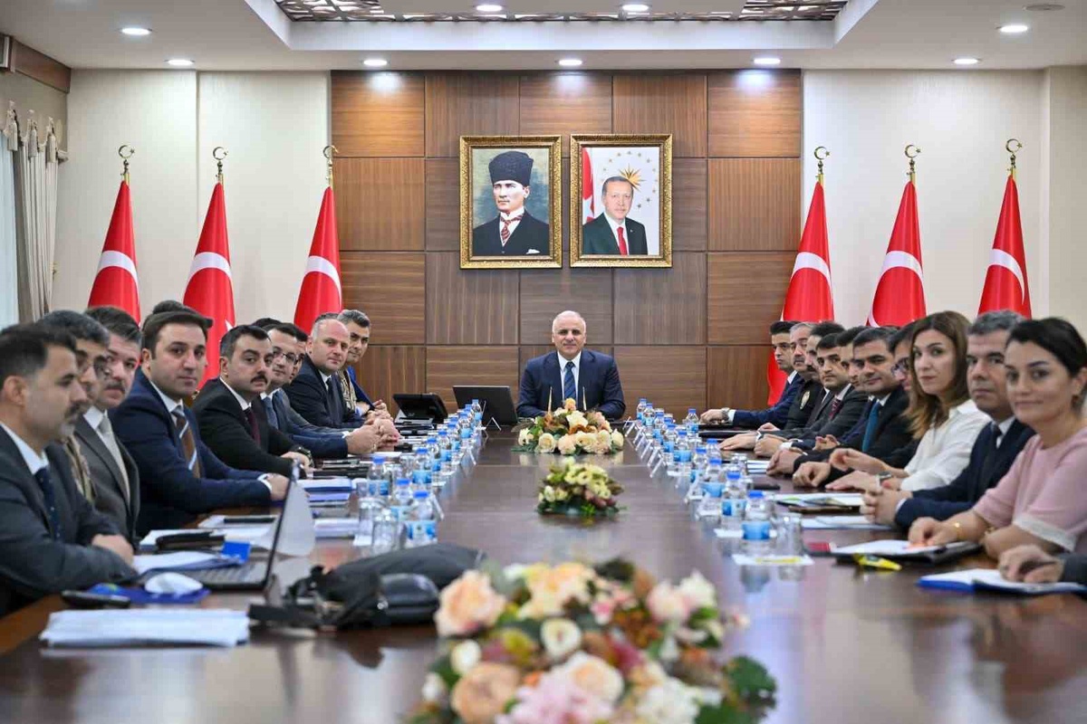 Diyarbakır'da okul güvenliği toplantısında çevre denetimleri artırılacak
