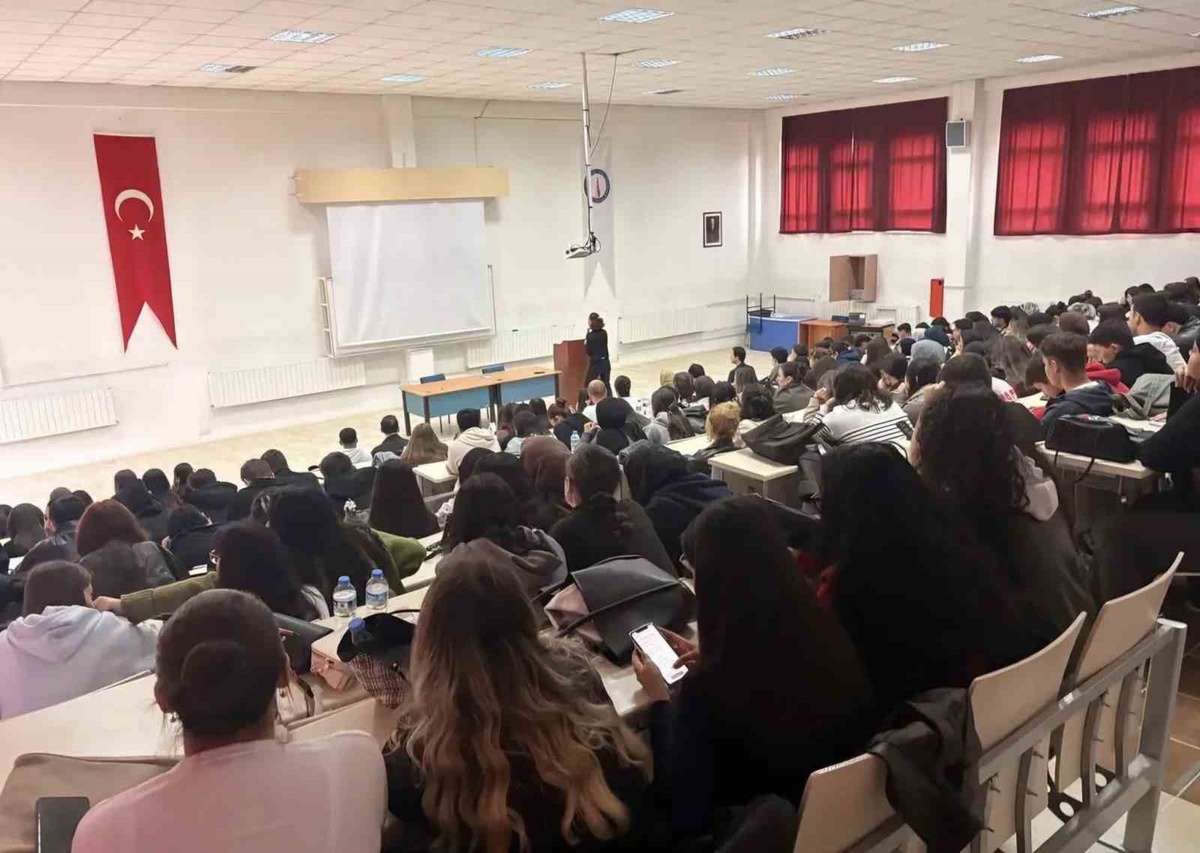 DPÜ Hisarcık MYO'da öğrencilere bağımlılıkla mücadele konusunda eğitim verildi