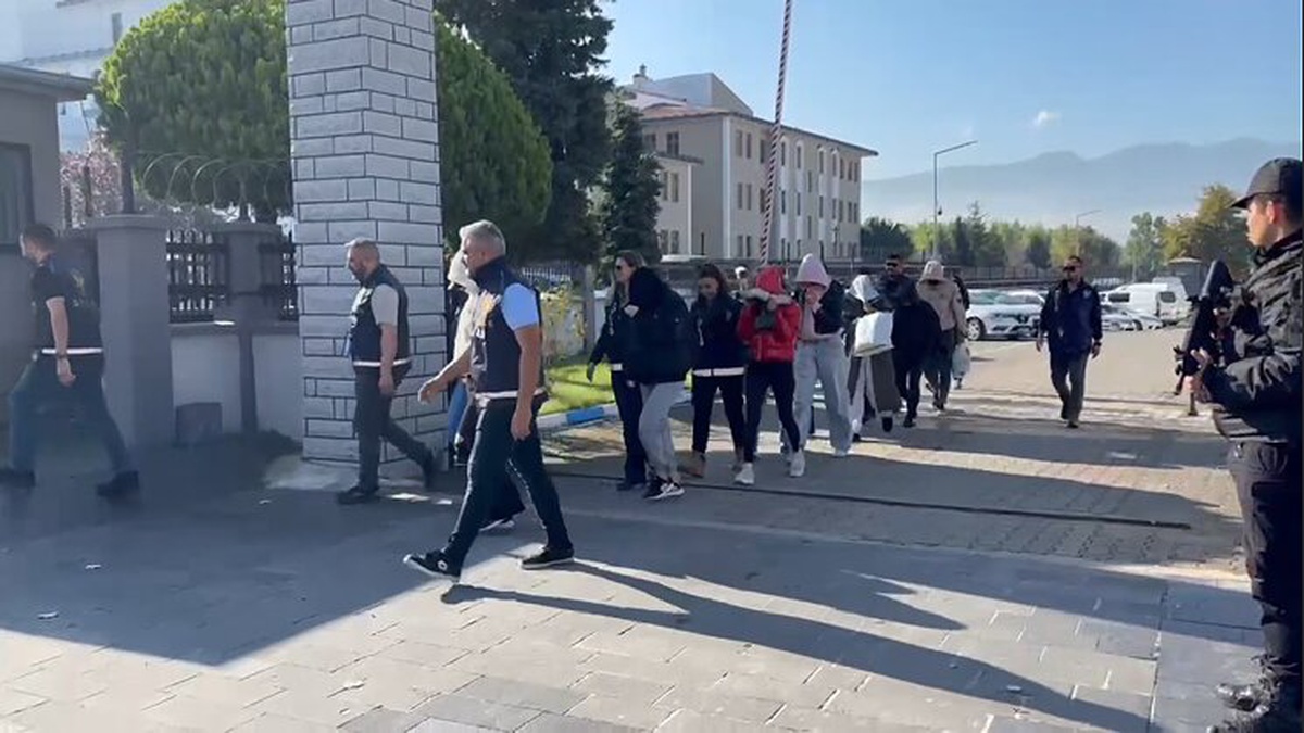 Düzce’de fuhuş iddiasıyla masaj salonlarına baskında 7 şüpheliden 5’i tutuklandı