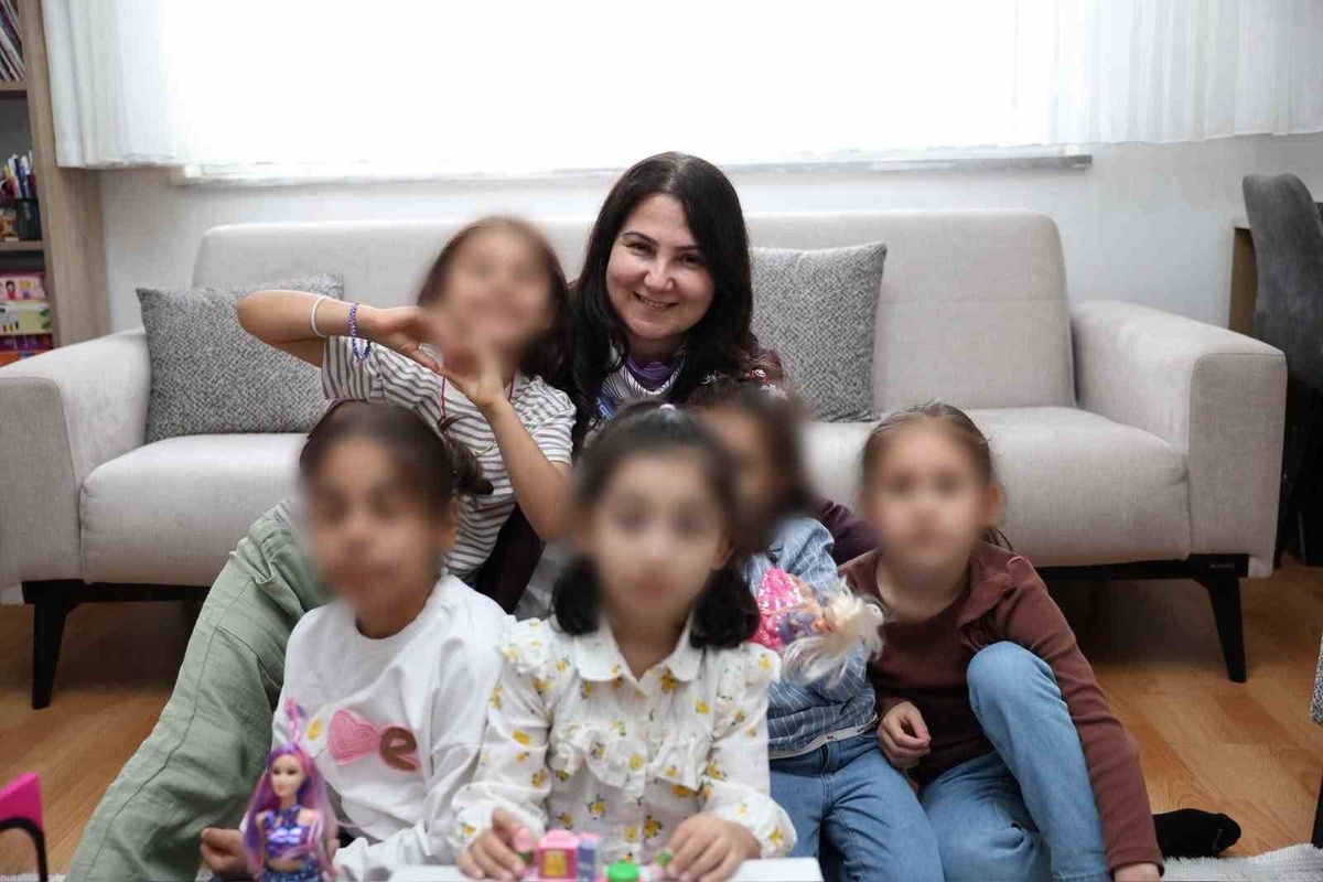 Düzce Valisi'nin eşi Elif Makas, koruma altındaki çocukların evini ziyaret etti