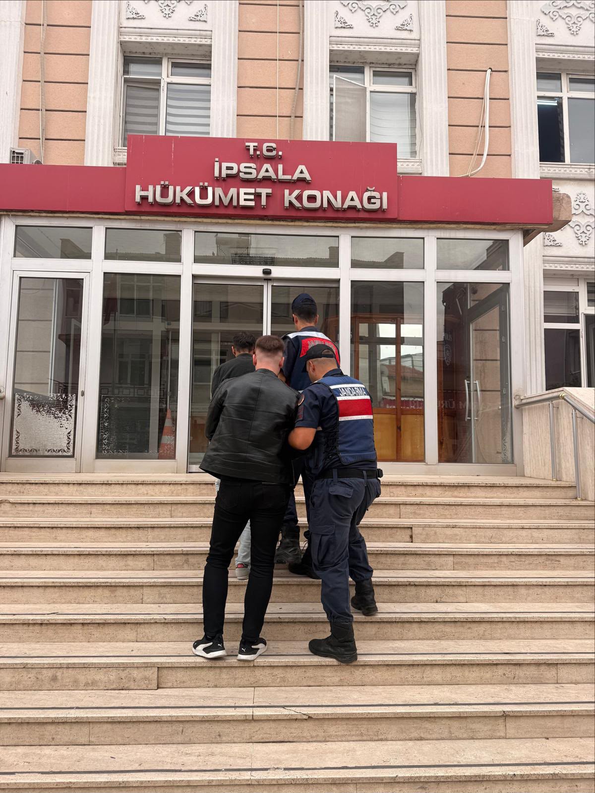 Edirne İpsala'da yasa dışı geçişte gözaltına alınan 3 FETÖ şüphelisi tutuklandı