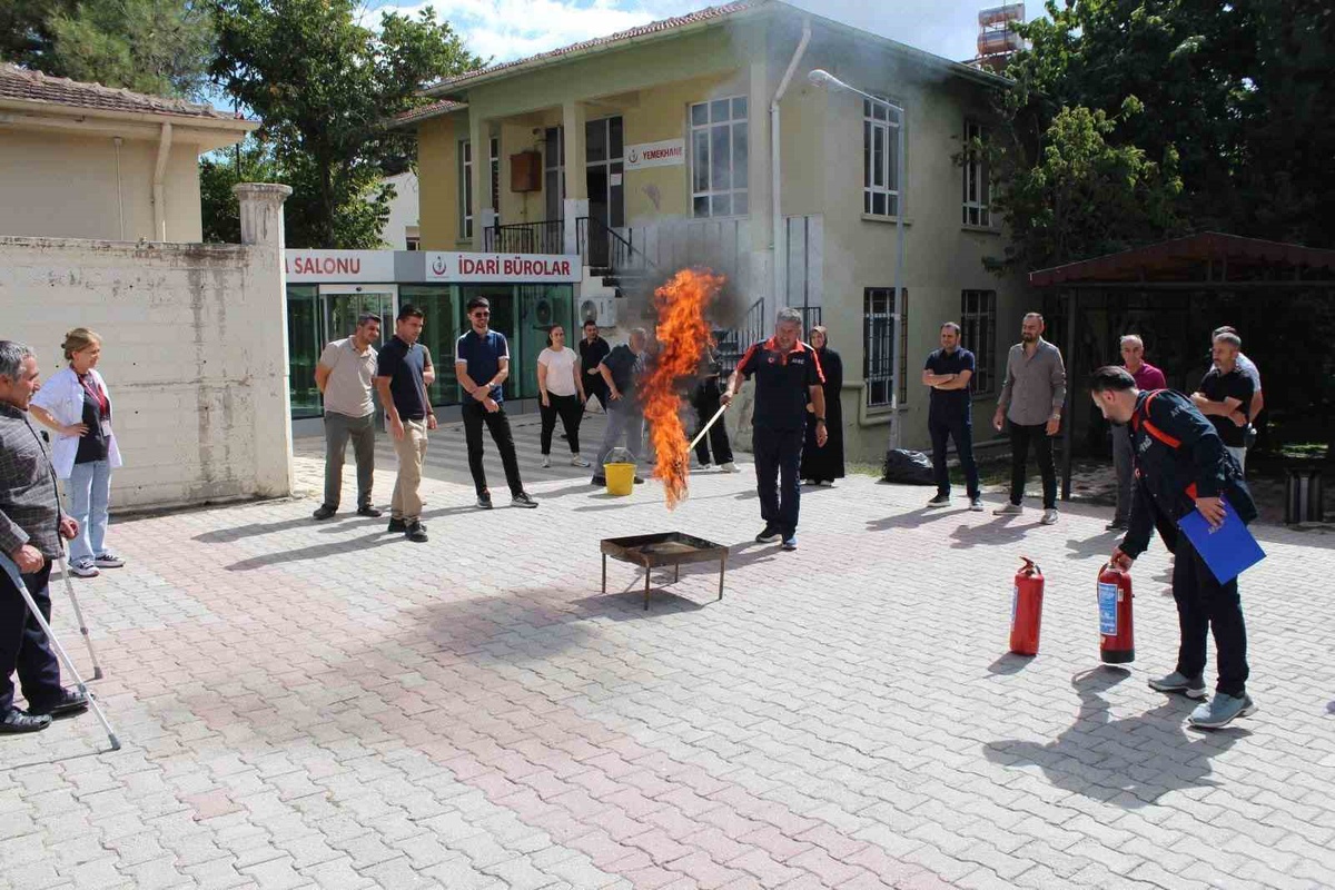 Elazığ Ruh Sağlığı ve Hastalıkları Hastanesi personeline yangın tatbikatı yapıldı