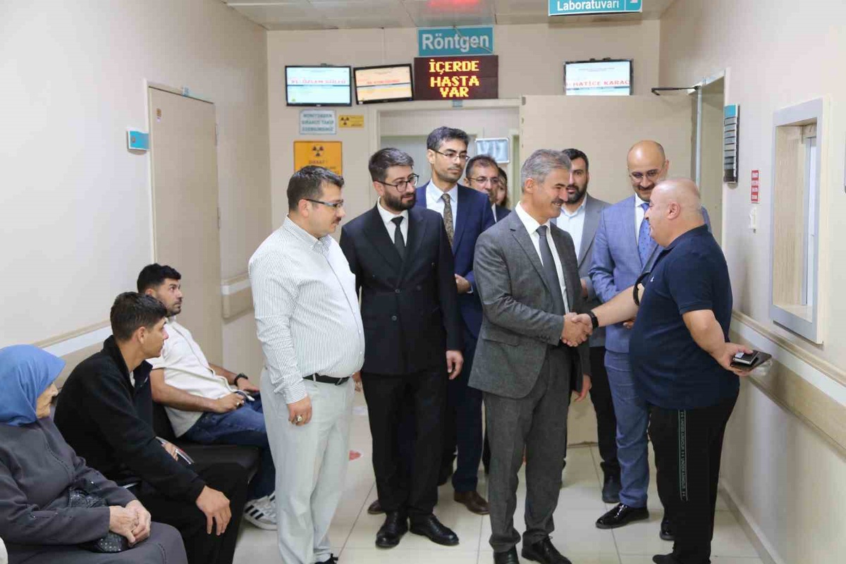 Erzurum İl Sağlık Müdürü Meral, diş sağlığı merkezinde incelemelerde bulundu.