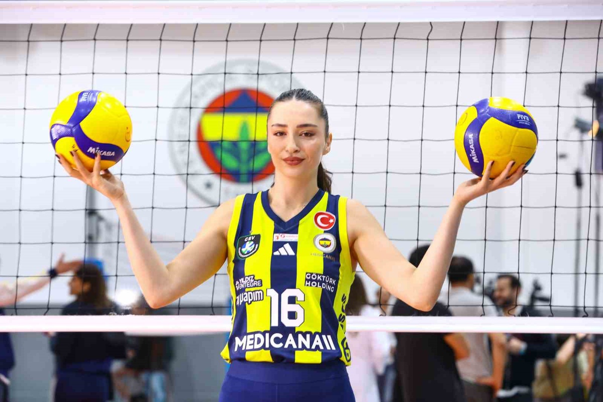 Fenerbahçe Medicana'nın yeni transferi Saliha Şahin, altın madalya hedefini anlattı