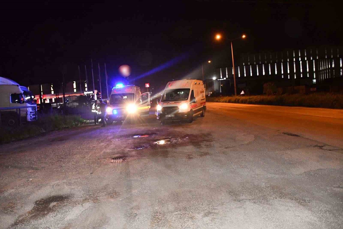 Hatay'da motosiklet otomobille çarpıştı, 45 günlük evli çiftin kocası ağır yaralandı