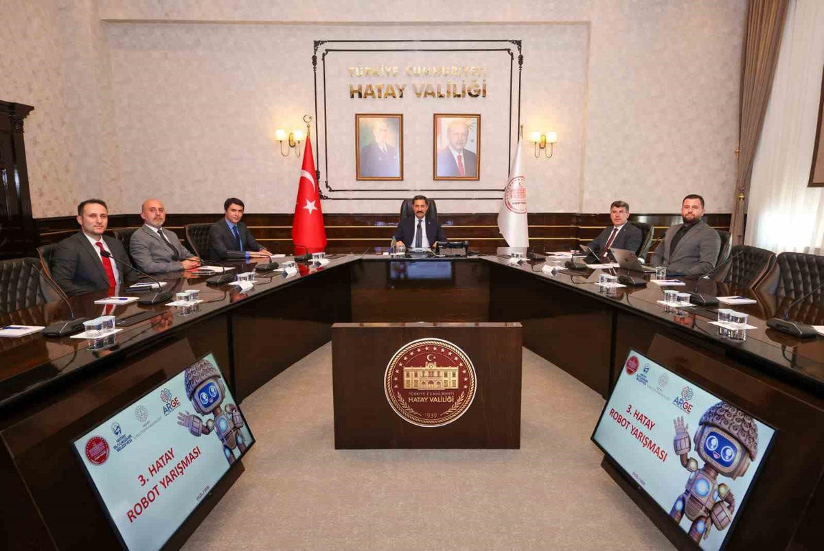 Hatay Valisi Mustafa Masatlı, HatayBOT Robot Yarışması'nın üçüncüsü için brifing aldı