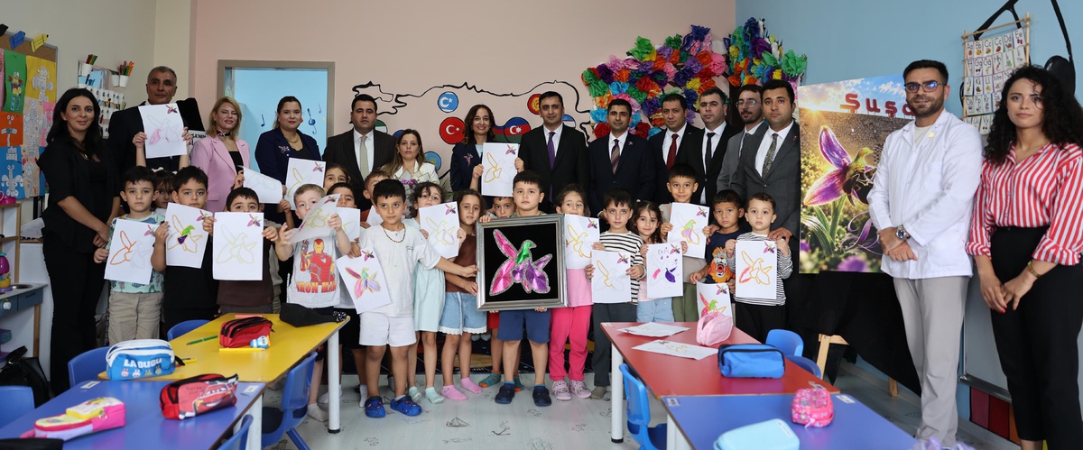 Iğdır'daki Şuşa Anaokulu'nda Karabağ Zaferi simgesi Har-ı Bülbül çizimleri boyandı