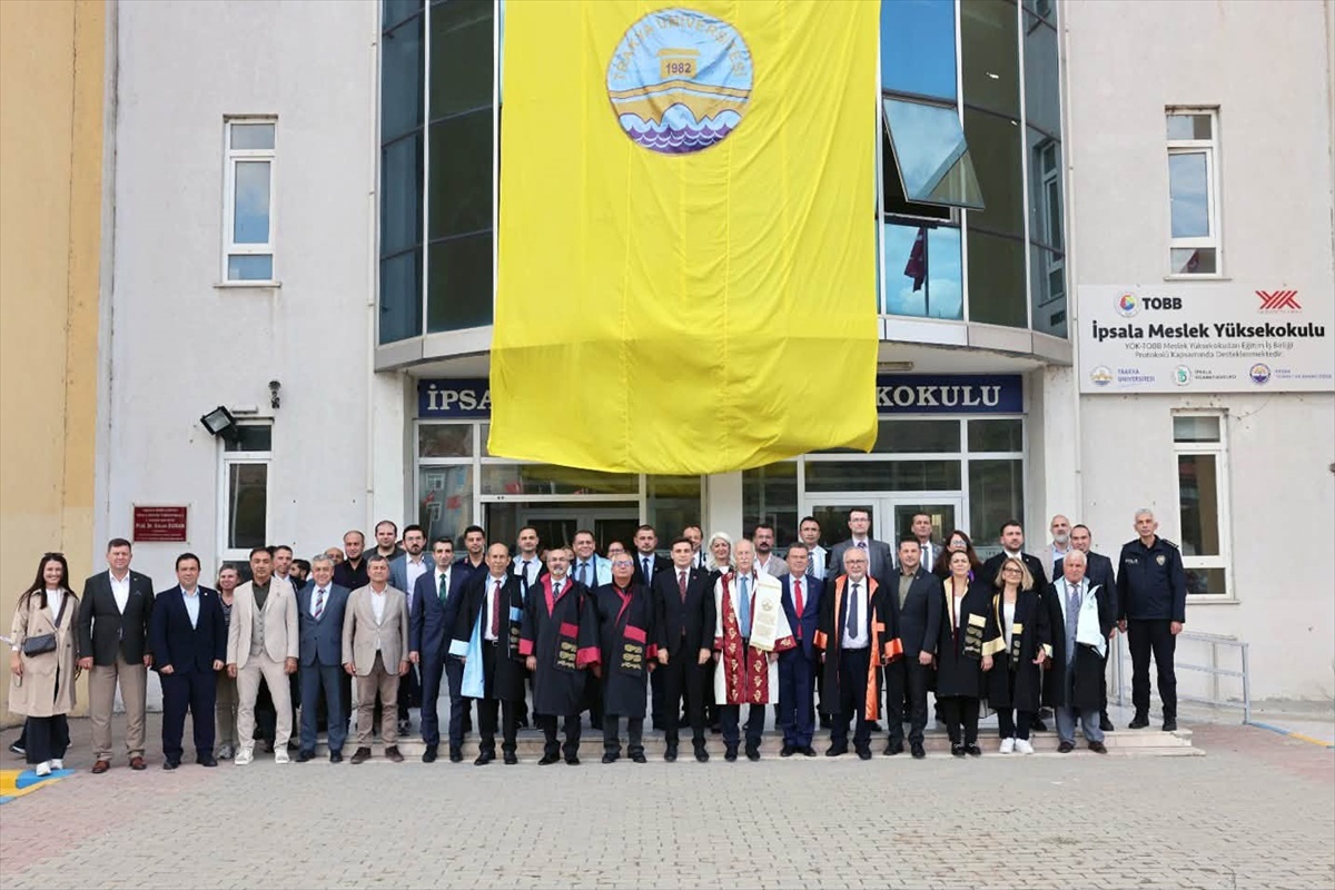 İpsala MYO'da 2026-2027 akademik yılı Rektör Hatipler'in ilk dersiyle başladı