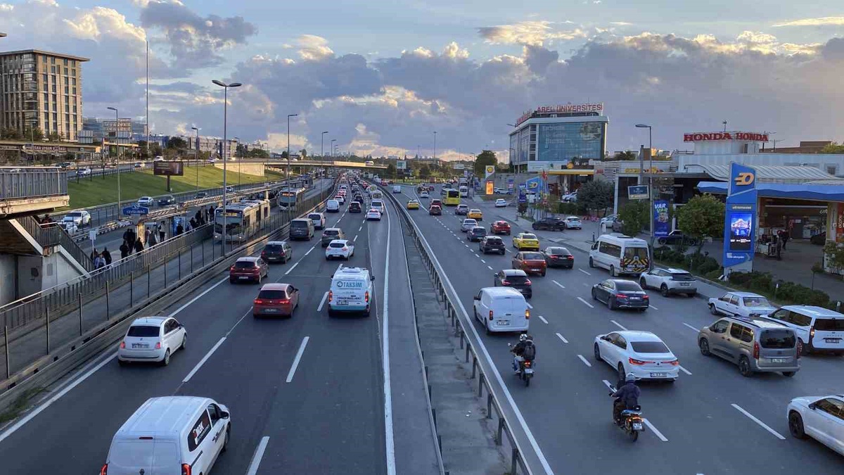 İstanbul'da yağışlar sona erdi, trafik yoğunluğu yüzde 54'e geriledi