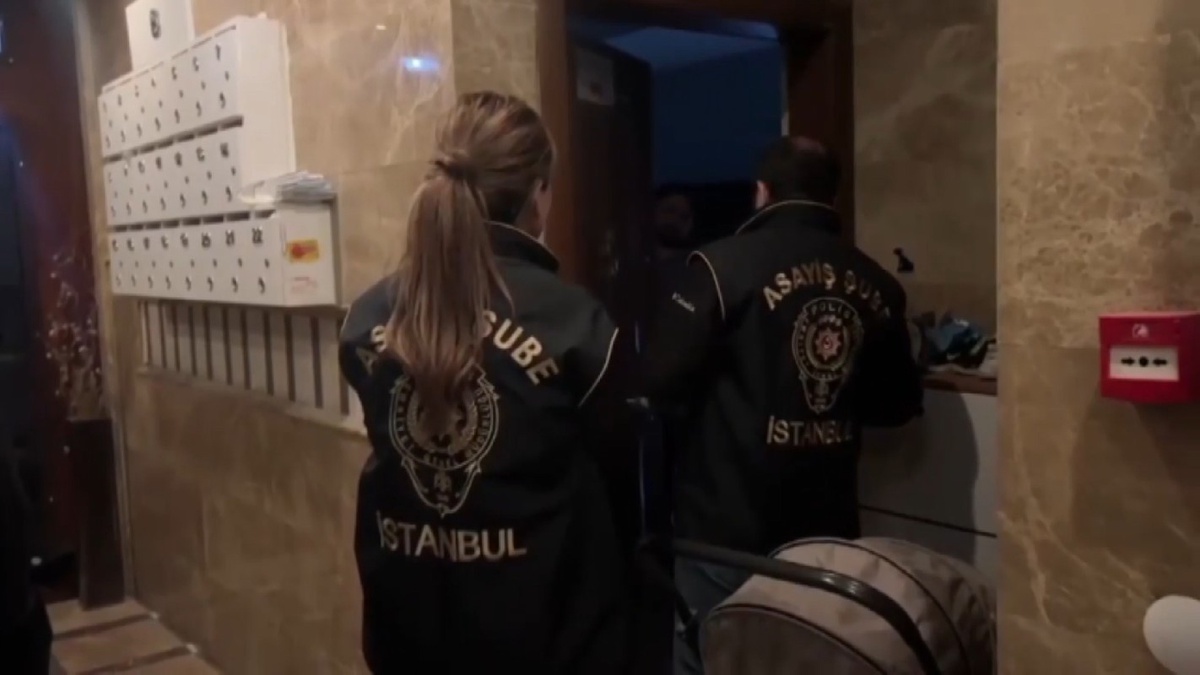 İstanbul merkezli 10 ilde sosyal medya operasyonunda 10 şüpheli gözaltına alındı