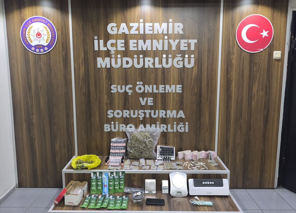 İzmir Gaziemir'de 939,40 gram esrar ele geçirildi, 2 şüpheli gözaltına alındı
