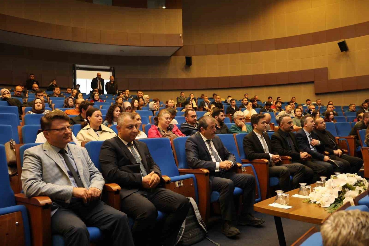 Kamu İhale Kurumu uzmanları Düzce Üniversitesi'nde kamu personelini eğitti