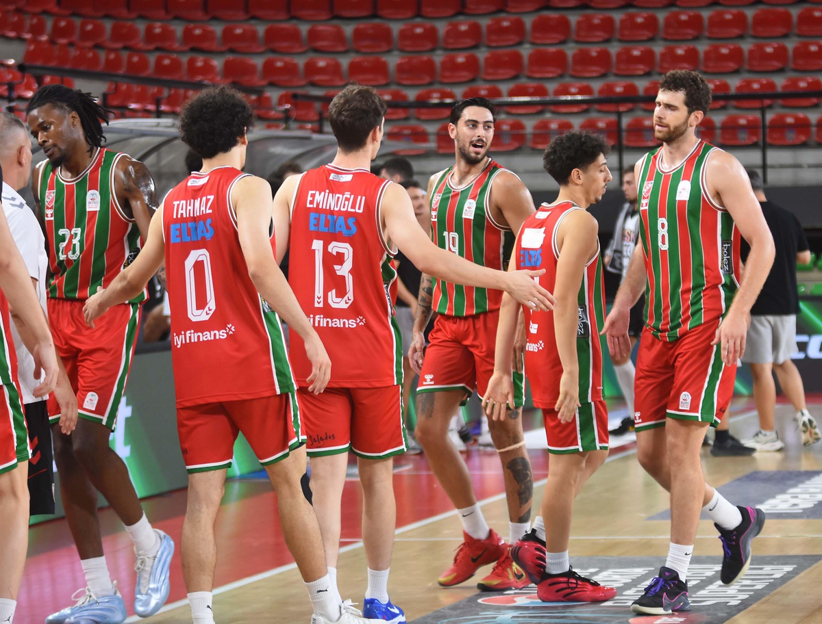 Karşıyaka, yarın Galatasaray'ı cezası nedeniyle boş tribünler önünde konuk edecek.