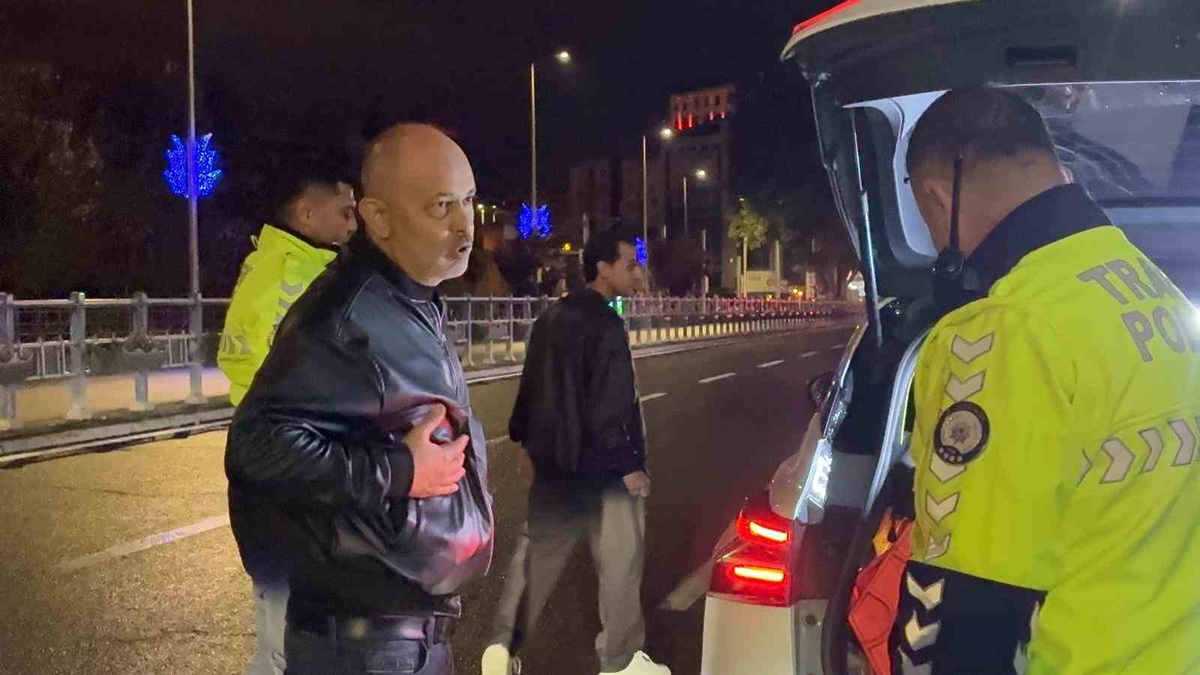 Kayseri'de 2.14 promil alkollü sürücü, 27 bin TL ceza alıp araçları durdurmaya çalıştı